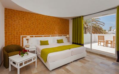 Bungalow bedroom with terrace at El Mouradi Djerba Menzel Bungalow bedroom with terrace at El Mouradi Djerba Menzel